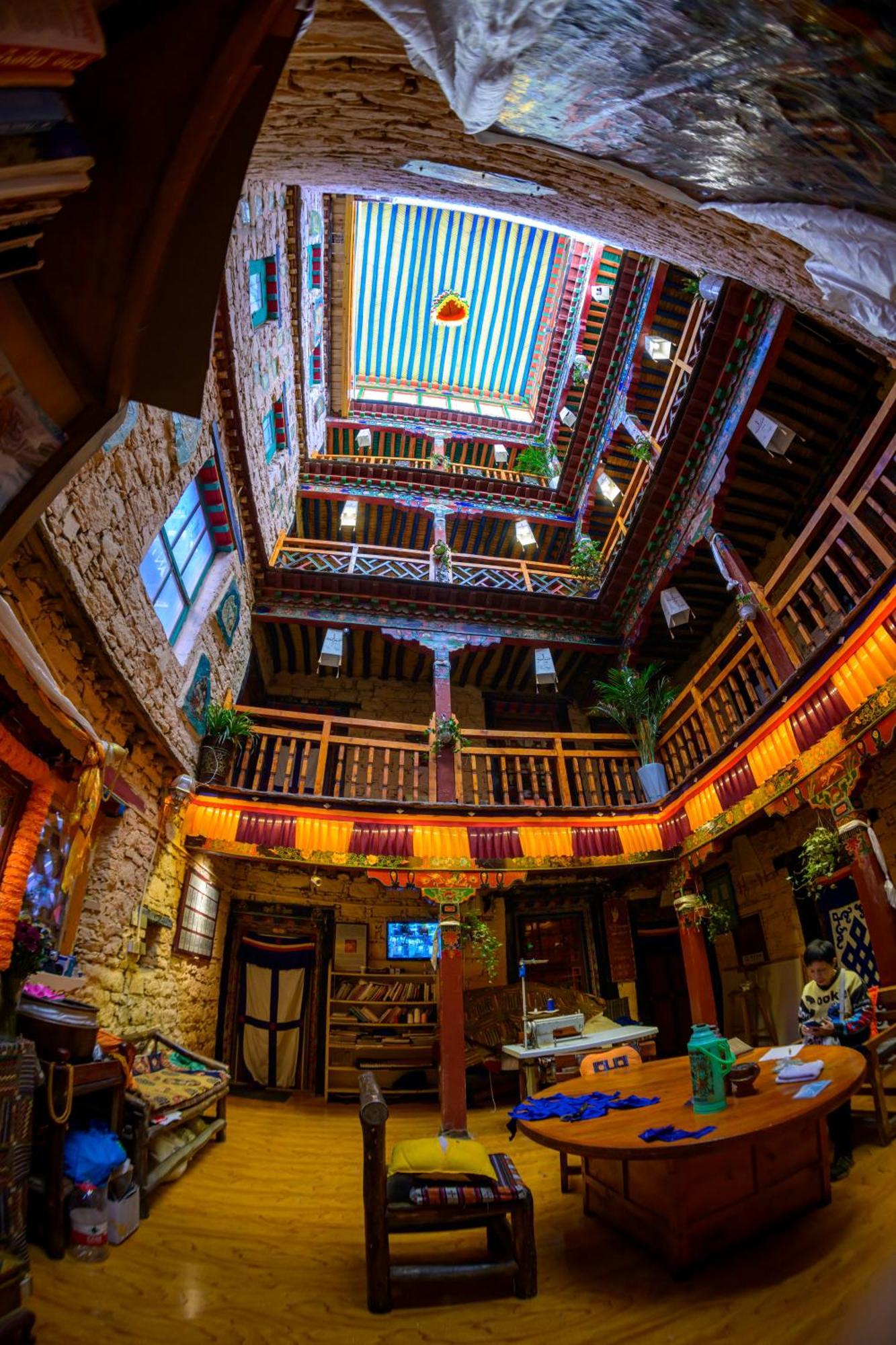 Shambhala Palace Hotel Lhasa Zewnętrze zdjęcie